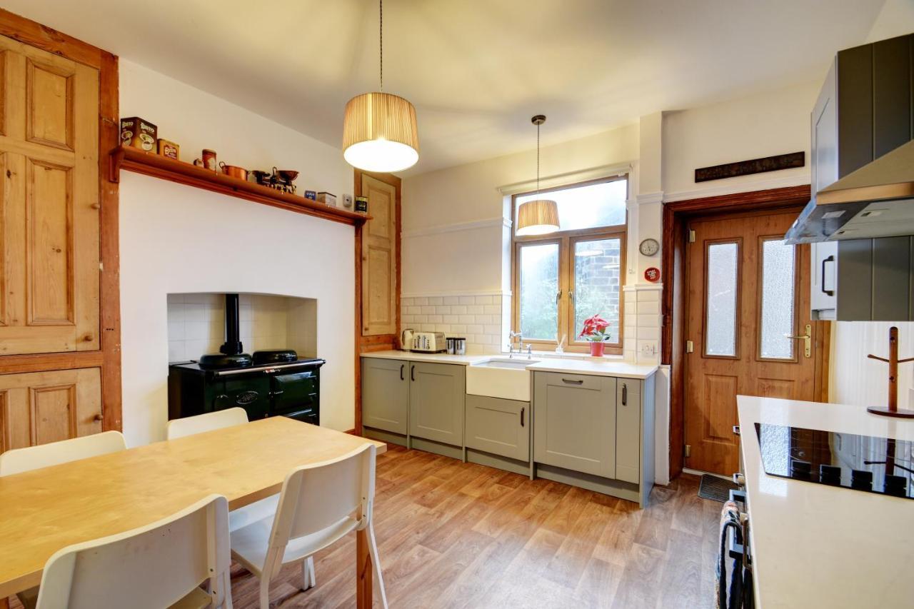 Spacious Victorian Townhouse Near Hcc With Off Street Parking Harrogate Exterior photo